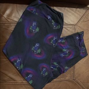 FabuLegs  Capri Leggings